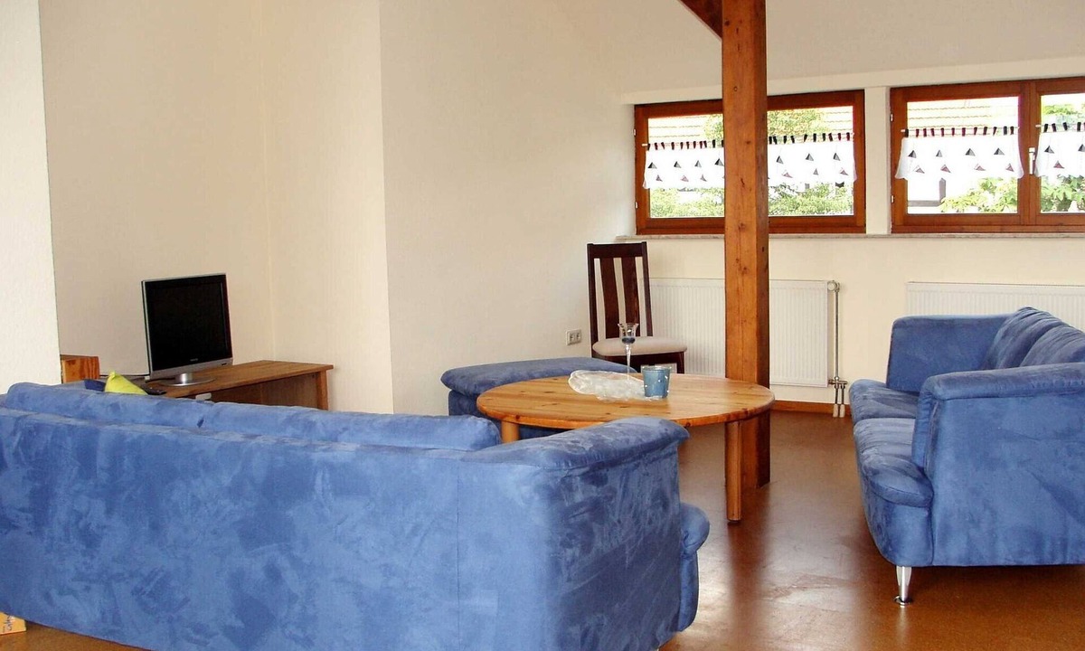 Linsingen Apartment | Apartment 'Ferienwohnung Am Jakobsweg' with Shared Garden, Balcony and Wi-Fi