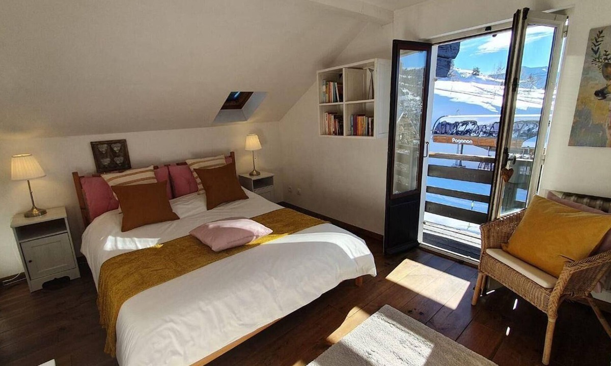 Viel-Alpe Ski Chalet | Chalet, wifi, ski-in/ski-out & foot of the slopes, sauna, terrace, parking, tv, ski locker, 450m²