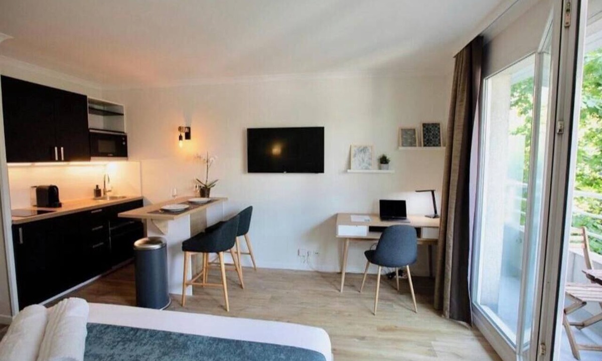 Gambetta Hotel | Elegant and comfortable studio apartment for your business trips to La Défense