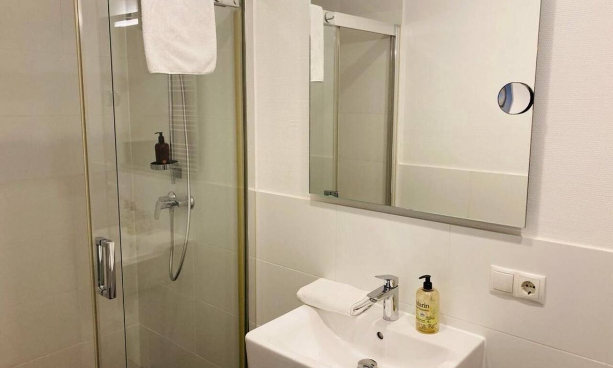 Grettstadt Apartment | Hochwertig und modern eingerichtete Ferienwohnung mit extragroßem King Size-Bett und kostenfreiem WLAN