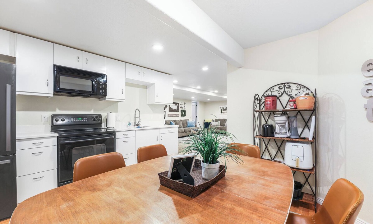 South Jordan House | Private/clean guest suite, bath, kitchen & laundry