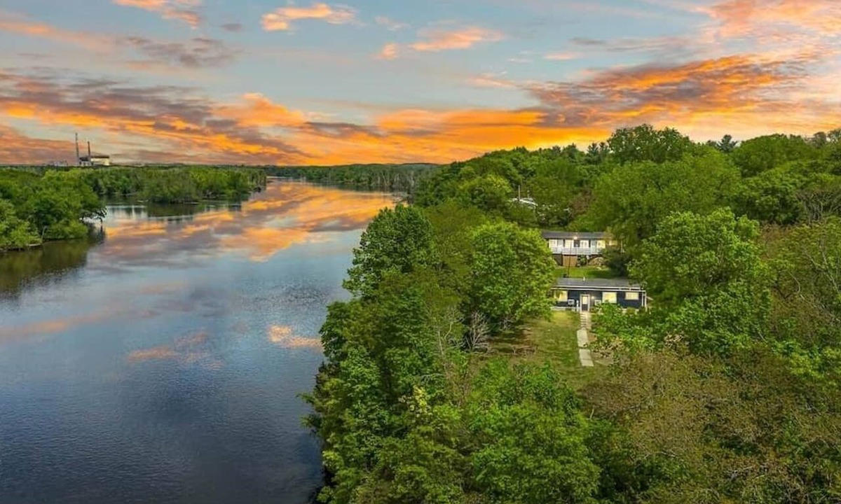 Poynette House | Riverfront Lodging. Beach, hike, ski, explore, relax. #2