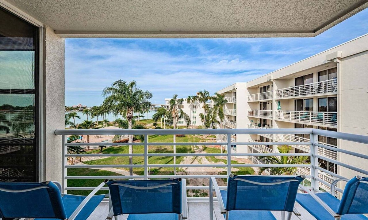St. Petersburg Condo | Waterfront 2BR condo in St. Petersburg with pool, hot tub, and balcony views.