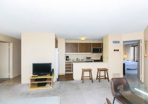 105 m² Condo ∙ 2 bedrooms ∙ 4 guests in Waikīkī