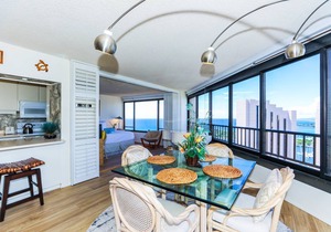 105 m² Condo ∙ 2 bedrooms ∙ 4 guests in Waikīkī