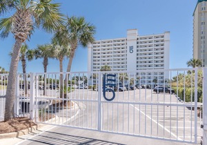 "Breakers East 703"~Gulf Front 2BR/2BA Beach setup included in Destin