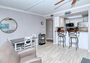 Firethorn 822- 2 bedrooms 1.5 baths overlooking canal w/private beach access in Siesta Key