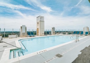 FRONTDESK Uptown Apts with City Views Charlotte in Charlotte
