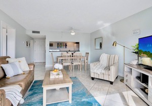 Oceanfront Condo With Balcony. Steps From The Pier. Prime Location 🌊 in Cocoa Beach