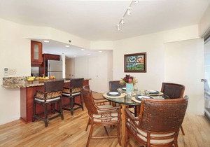 Panoramic Ocean Views Remodel - FREE Parking/Wi-Fi, AC, Washlet, Sleeps 6 in Honolulu