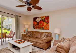 Perfect family condo w. serene views, community pool in St. Petersburg