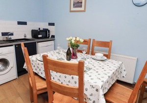 RIVERSIDE COTTAGE, pet friendly, with open fire in Warkworth in Warkworth