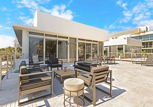 Roami at 250 Collins | Rooftop Pool | Next to Beach in Miami Beach