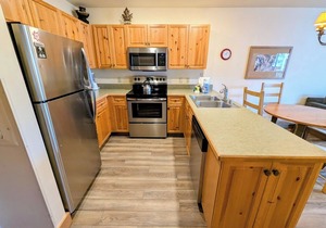 Scenic Summer Stay | Balcony, Pool & Mini-Golf in Keystone