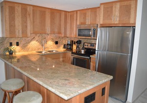 Spectacular OCEANFRONT! 2BR/2BA Papakea L-305 with A/C. No resort fee. in Kaanapali