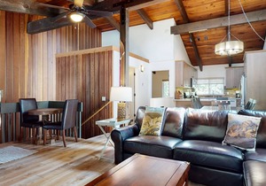 Updated, Walk To The Village Gondola, Washer/Dryer In Unit, Steps To Shuttle in Mammoth Lakes