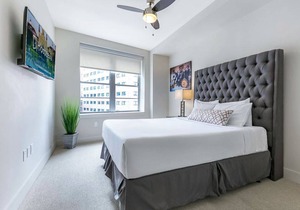 Spacious Modern 1BR Condo in California Building by Hosteeva in Central Business District