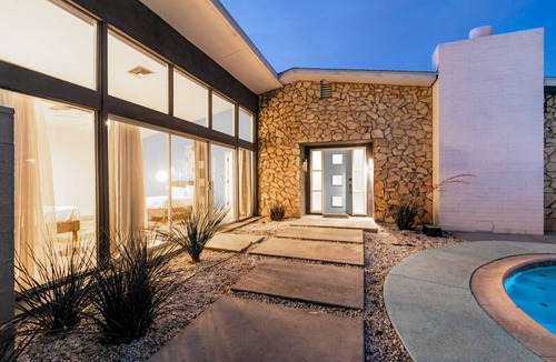 Winchester House | 4bd, Charming Mid-Century Home! 1.4mi to Convention Center, Mins to Strip! POOL!