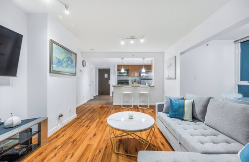 Crosstown Condo | 5 min Walk to BC Place/FIFA 2026/270° Rare Found downtown Ocean/Mountain View