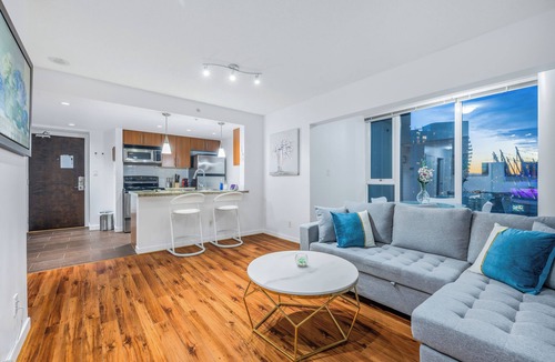 Crosstown Condo | 5 min Walk to BC Place/FIFA 2026/270° Rare Found downtown Ocean/Mountain View