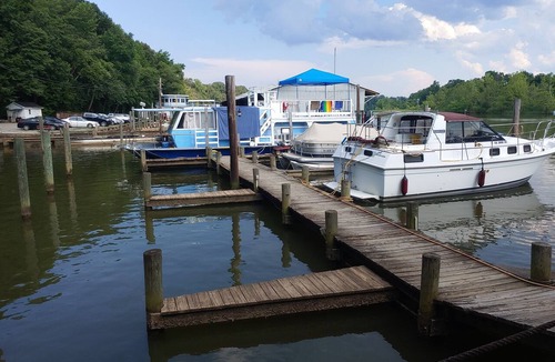 Ampthill Boat Rental | A Warm and Cozy 50' Houseboat in gated, quaint and peaceful marina near the city