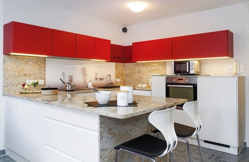 Zentrum Apartment | Comfortable holiday apartment with a balcony and modern amenities in Husum