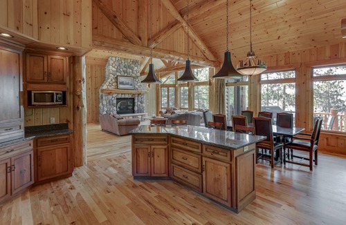 Longville Cabin | Family reunions at a large log cabin, lodge, family reunions, lake front