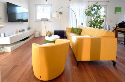 Unter Gohren Villa | FLEESENTRAUM Seevilla Kormoran - Direkt am Fleesensee - Familien und Aktivurlauber - Whirlpool Sauna Garten Nintendo - SUP Kanu Kajak inklusive - Urlaub mit Hund!