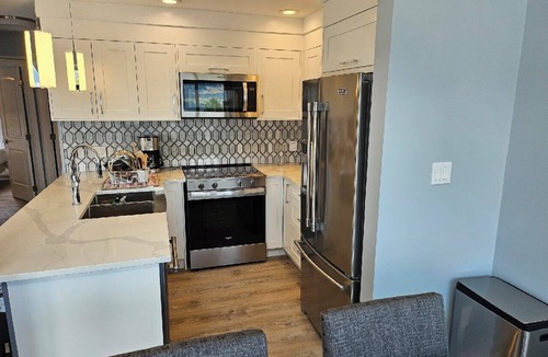 Central Okanagan Cottage | FULLY RENOVATED LAKEVIEW COTTAGE/PET FRIENDLY - LA CASA