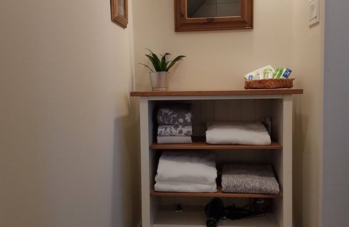Mulmur Cabin | Hidden Gem! Charming rural getaway close to hiking/skiing/biking. Dog friendly!