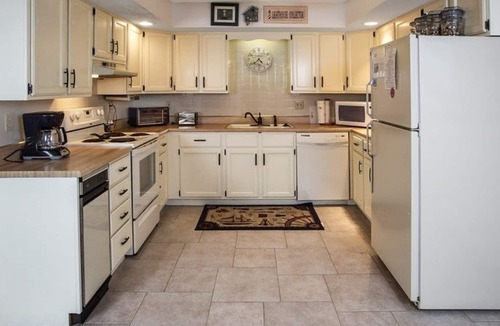 Sunrise Beach House | Hillcrest - Ideal Family Retreat with Hot Tub and Great Water Views. 39 MM