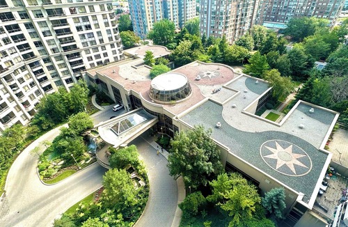 Downtown Mississauga House | Luxurious Comfy SQ1 Escape | 1BR+Den, Sleeps 4