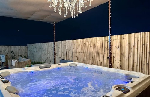 Gurugram Apartment | Luxury terrace jaccuzi, bonfire, rooms best for party