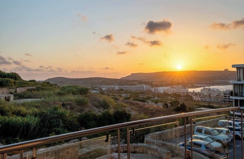 Għadira Condo | Modern designer apartment in sunny Mellieħa Bay! Enjoy sea views, stylish comfort, and nearby beaches like Golden Bay & Comino — perfect for a relaxing family getaway