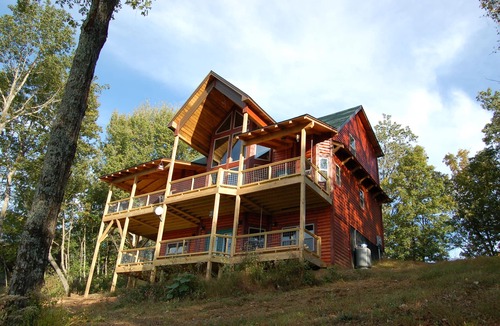 Brasstown Cabin | Mountain Top Cabin 5 minutes from the John C. Campbell Folk School