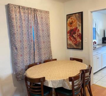 Burbank House | Nice Home in Burbank