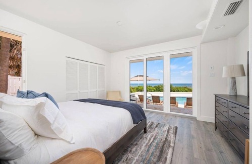 Crescent Beach House | Panoramic Paradise I Luxury Beachfront Estate & Boardwalk to the Beach