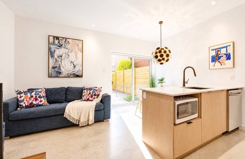 Pointe-Saint-Charles Condo | Perfect 2bdr in the hart of Montreal