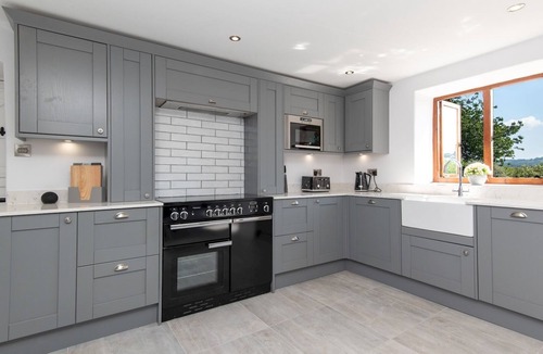 Upton Cheyney House | Stunning Large 4 Bed Country House with Hot tub - Pass the Keys