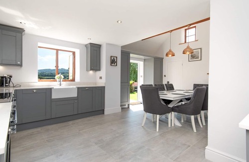 Upton Cheyney House | Stunning Large 4 Bed Country House with Hot tub - Pass the Keys