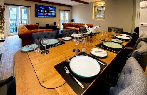 Brighton City Centre House | The Coach House - Traveller Award 2026 - A stunning three-storey property nestled in the heart of the lanes complete with secure private parking