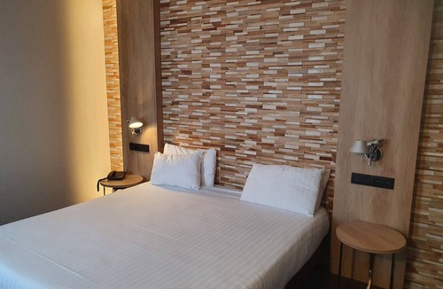 La Louviere Hotel | Tristar