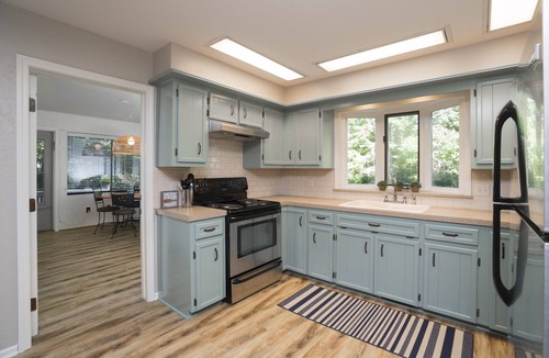 Holland House | Updated Family Beach Cottage-100 yds to Beach/Game Room/Fire Pit