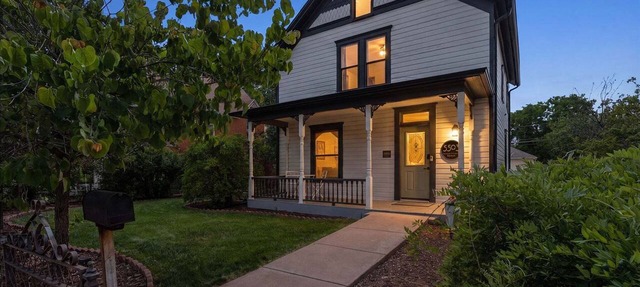 1.5 Blocks to Main St 🏡 Littleton Luxury 🌻Garden 🐶Pets in Littleton