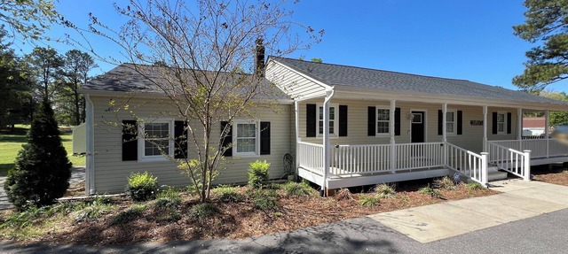 1-Bedroom Guesthouse with a private entrance, Patio, & Parking in Chesterfield