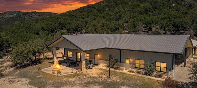 1 Mile from Garner - Pool & Unbelievable Views! in Concan