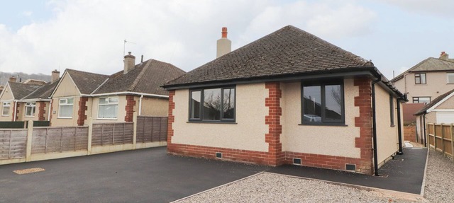 12 MEREFELL ROAD, romantic, with a garden in Bolton Le Sands in Carnforth