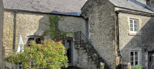 2 bedroom accommodation in Cold Ashton, Bath in Upton Cheyney