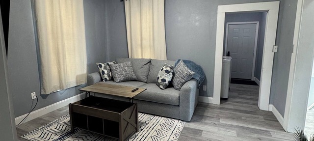 2-bedroom apartment close to uptown Creston with WiFi and off street parking. in Creston