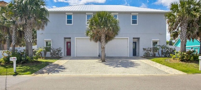 200 Yards to Cocoa Beach! Sleeps 8 adults, 3 kids, Private Heated Pool in Cocoa Beach